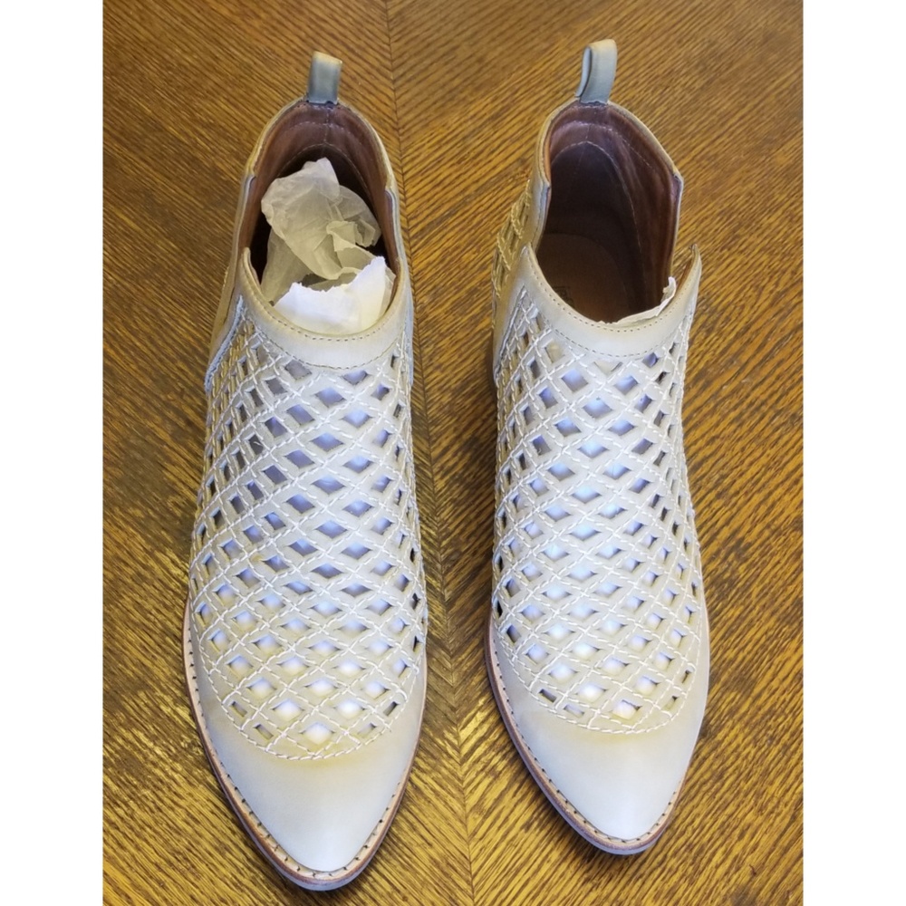 Jeffrey Campbell Taggart beige bootie